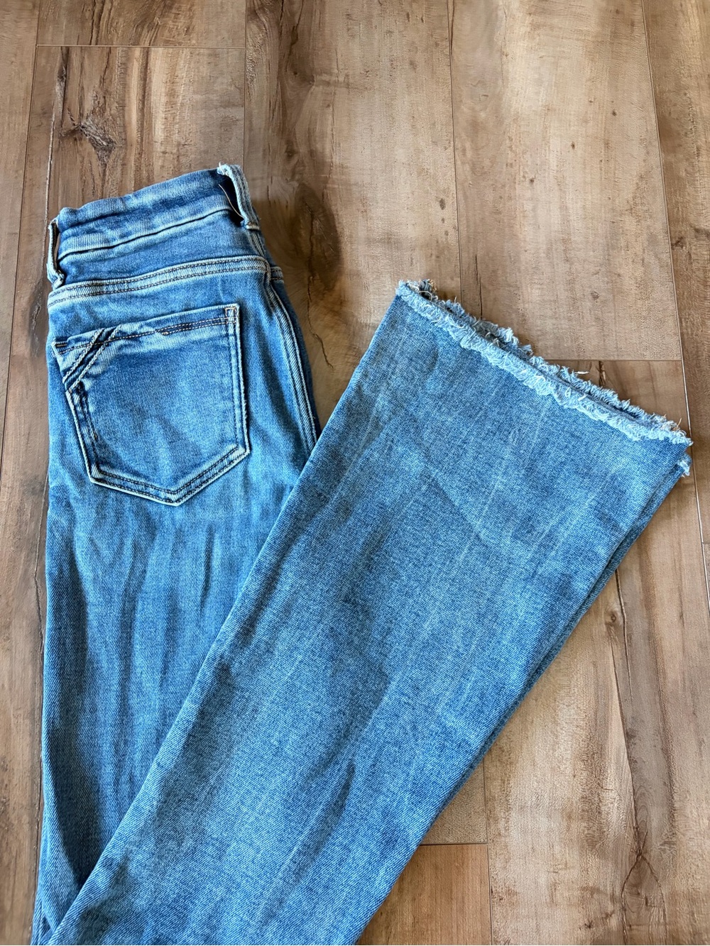 Women’s Buckle Black Flare 24x34 Jeans.